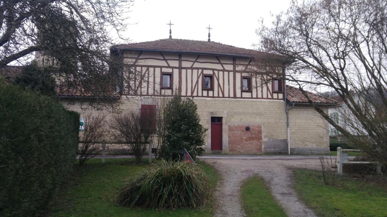 Gite Communal Villa Futeau Exterior photo